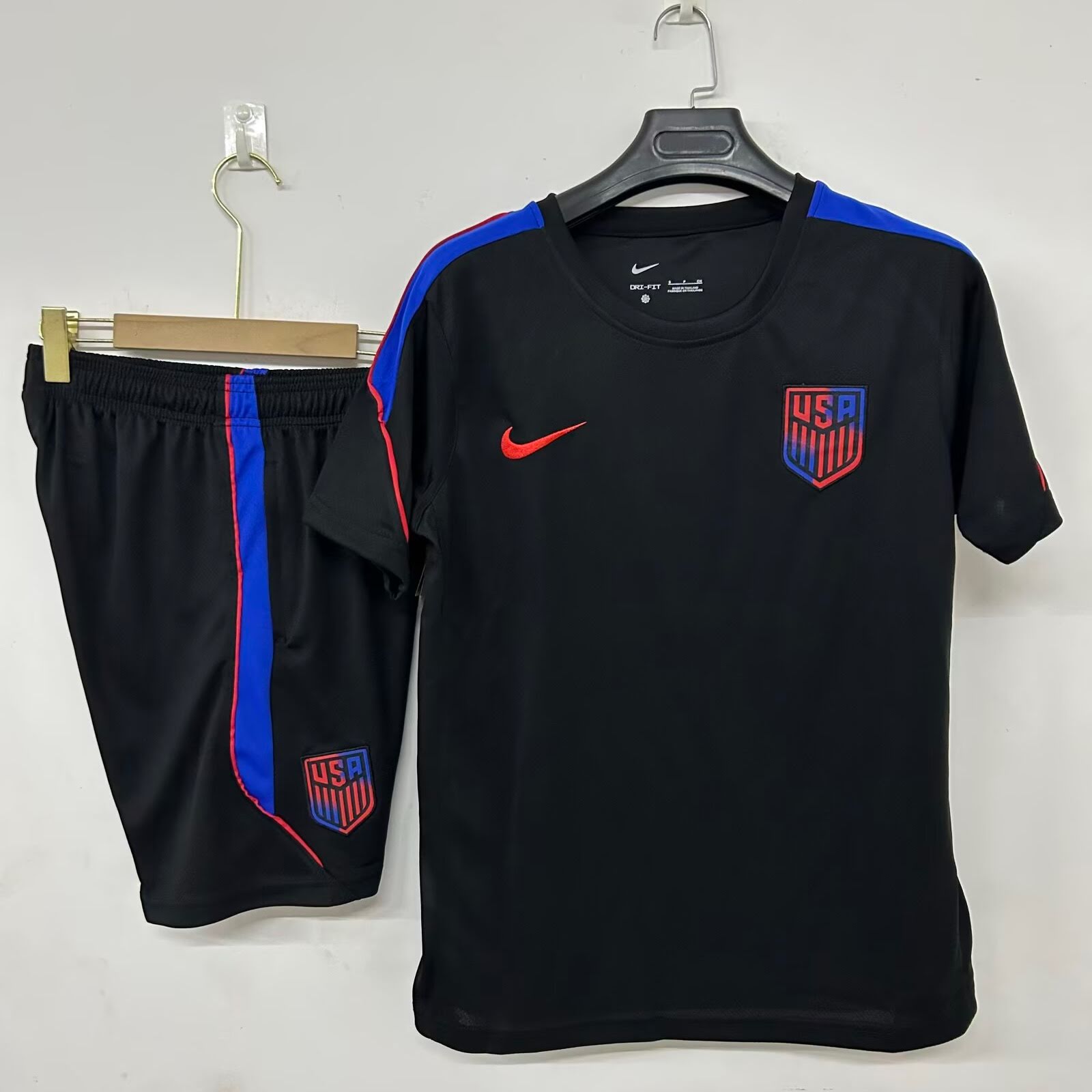 26-27 USA Black Training Suit: S-3XL